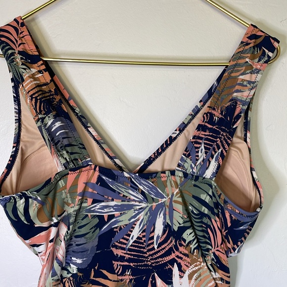 Garnet Hill Ruched V Neck One Piece Swimsuit Size 12 - Picture 6 of 12